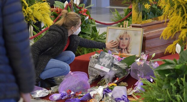 Monica Vitti, l'addio alla "sua" Roma: Camera ardente in Campidoglio, oggi il funerale a piazza del Popolo