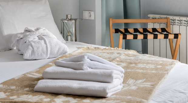 Hotel, cinque cose da non fare in stanza: il video della dipendente è virale «Attenzione ad asciugamani e copriletti»