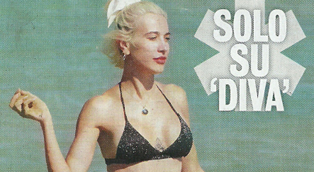 Clizia Incorvaia in bikini dopo le polemiche: vacanze al mare da single