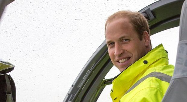 Principe William cuore d'oro, vuole tornare a pilotare le eliambulanze per l'emergenza coronavirus
