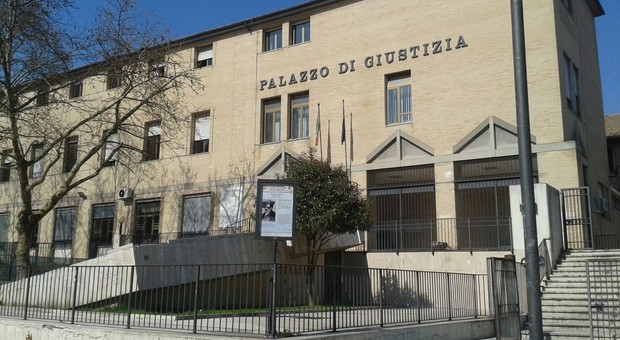 Presunte molestie sugli alunni, indagato un ex maestro di scuola elementare Presunte molestie sugli alunni, indagato un ex maestro di scuola elementare