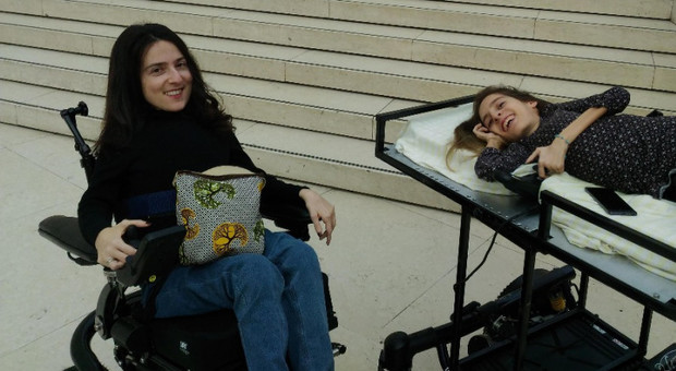 Lo Stato non paga le carrozzine alle sorelle disabili, parte la raccolta fondi