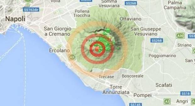 Terremoto sul Vesuvio, gente terrorizzata nelle strade Terremoto sul Vesuvio, gente terrorizzata nelle strade
