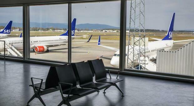 Coronavirus, l'aereo atterra con un minuto di ritardo: 158 passeggeri in quarantena Coronavirus, l'aereo atterra con un minuto di ritardo: 158 passeggeri in quarantena