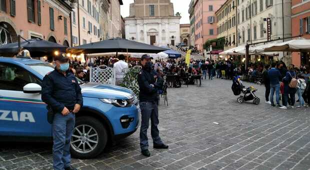 Controlli della polizia in piazza del Papa