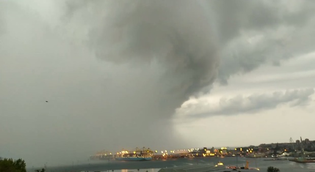L'incredibile fortunale che si è abbattuto su Trieste L'incredibile fortunale che si è abbattuto su Trieste