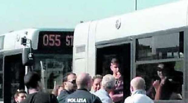 Roma, «Mi attacchi l'Ebola»: donna africana picchiata sul bus