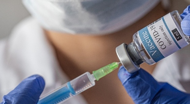 Vaccini, Pfizer meno efficace contro la variante Delta
