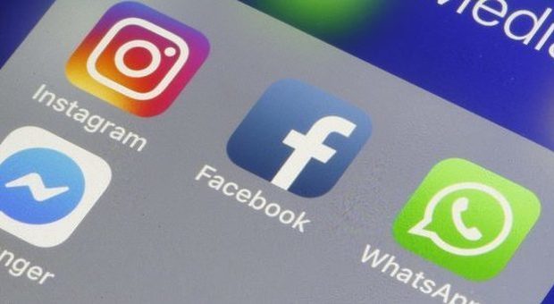 WhatsApp, Instagram e Facebook in una sola chat da 5 miliardi di utenti: il progetto di Zuckerberg