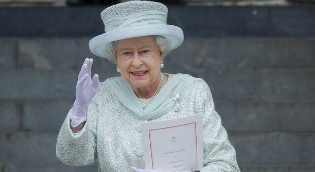 Tenta di entrare nel parco di Buckingham Palace e allo staff dice: «Voglio vedere la regina»