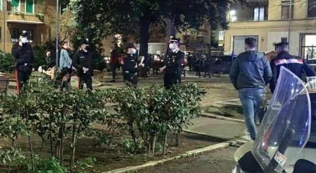 Party abusivo a Pasquetta, intervengono i carabinieri e scoprono che l'organizzatore era positivo al Covid
