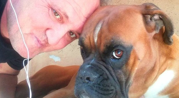 Morto Davide Bianchi, l'ultimo poeta social sconfitto da un male più grande di lui Morto Davide Bianchi, l'ultimo poeta social sconfitto da un male più grande di lui