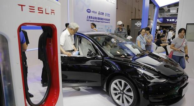 Tesla ingrana la marcia nonostante vendita azioni Musk Tesla ingrana la marcia nonostante vendita azioni Musk