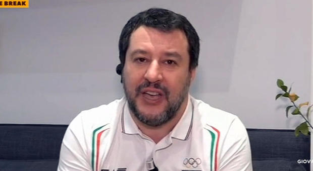 Coronavirus, Salvini: «Italiani chiusi in casa, migranti liberi, salute in pericolo»