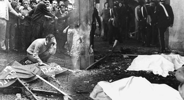 Strage di piazza della Loggia, i giudici: «Eccidio riconducibile alla destra eversiva» Strage di piazza della Loggia, i giudici: «Eccidio riconducibile alla destra eversiva»