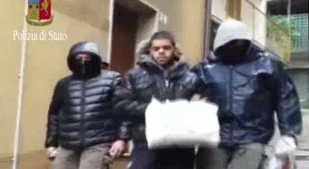 Terrorismo, arrestato italo-marocchino militante Isis: perquisizioni da Napoli al Nord Italia. Minniti: "Minaccia mai così forte"