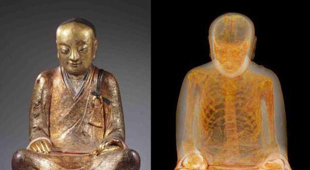 Olanda, dentro la statua di Buddha c'è una mummia: è di un monaco morto da mille anni