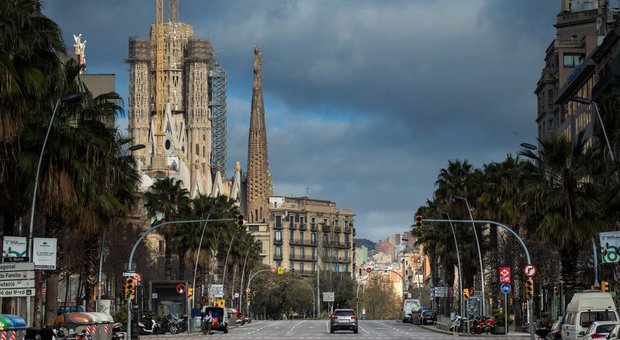 Barcellona deserta: sullo sfondo la Sagrada Familia