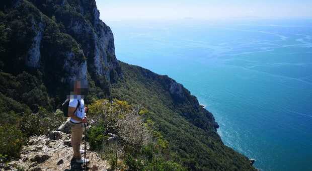 Il sentiero che porta al Picco di Circe è tra i più suggestivi della Riviera ma è anche pericoloso e per escursionisti esperti Il sentiero che porta al Picco di Circe è tra i più suggestivi della Riviera ma è anche pericoloso e per escursionisti esperti