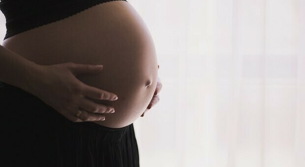 Incinta e no-vax, è positiva al Covid: bimbo muore al settimo mese di gravidanza