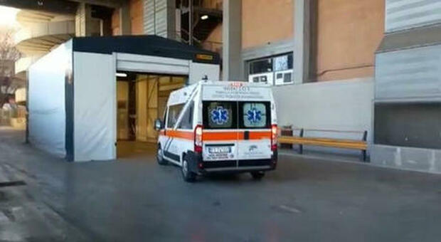 "Il tampone anti-Covid in ambulanza non basta": guerra tra 118 e Pronto soccorso