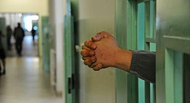 Sospesa la direttrice del carcere di Taranto: «Favori a un detenuto indagato per mafia»