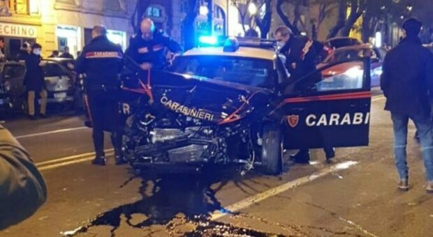 Catania, incidente mortale. Auto dei carabinieri a sirene spiegate si schianta contro una Smart e uno scooter