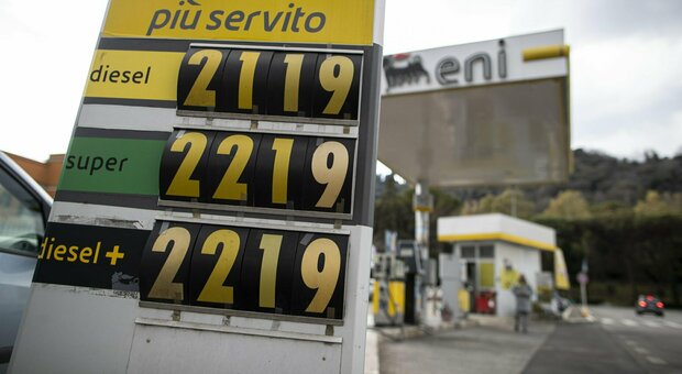 Benzina, più di 300 euro per un pieno da Torino a Reggio Calabria: la mappa dei rincari