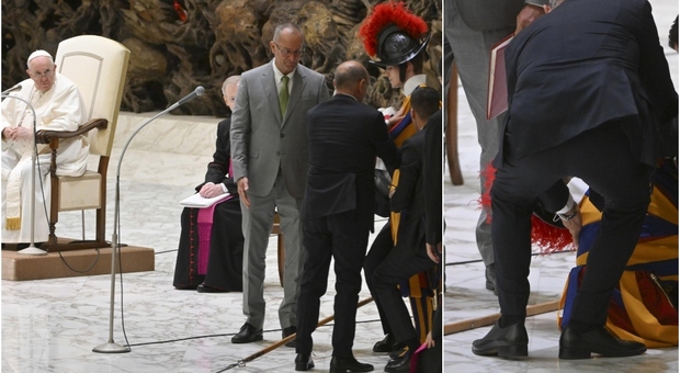 Guardia svizzera sviene durante l'udienza del Papa: cerimonia interrotta FOTO