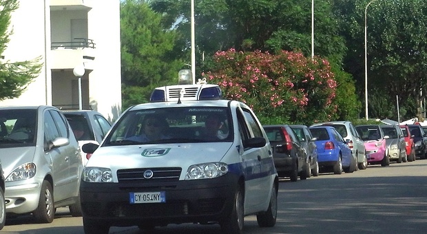 Una pattuglia della polizia locale di Fano