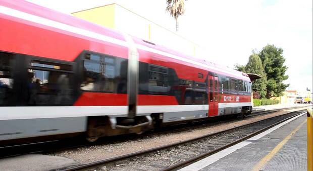 Dramma sui binari: muore sotto il treno. Circolazione bloccata per ore tra Bari e Foggia e bus sostitutivi