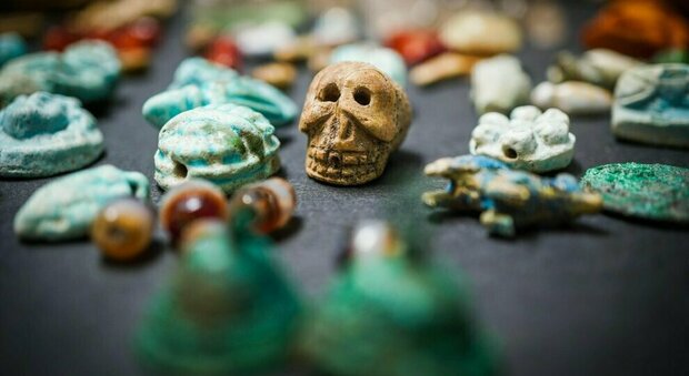 La maledizione di Pompei, donna restituisce reperti rubati negli scavi: «Da allora solo sciagure nella mia vita»