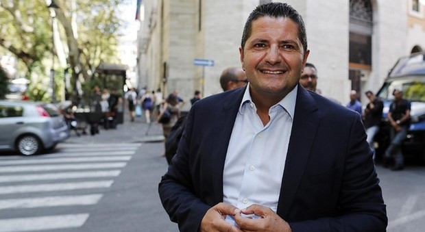 Marco Bentivogli minacciato di morte, busta con tre bossoli vicino l'abitazione: «Festeggeremo insieme l'accordo di Pomigliano» Marco Bentivogli minacciato di morte, busta con tre bossoli vicino l'abitazione: «Festeggeremo insieme l'accordo di Pomigliano»