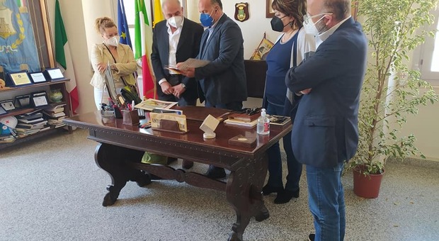 Il sindaco di Castelforte Giancarlo Cardillo insieme al presidente della Federazione Italiana Canottaggio Giuseppe Abbagnale