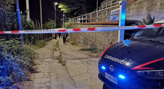 Napoli, si avvicinano all'auto e sparano: Domenico Giordano ucciso nella sua Clio, killer in fuga