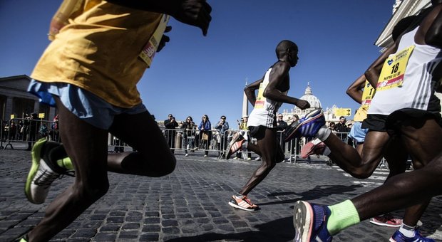 A Trieste maratona vietata agli atleti africani. L'organizzatore: «Basta sfruttamento». Il Pd: «È razzismo»