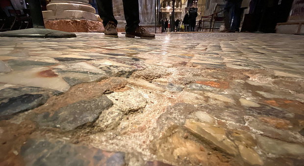 La pavimentazione della Basilica di San Marco distrutta dall'acqua alta