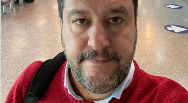 Coronavirus, positivo un poliziotto della scorta di Salvini. M5S: «Leader Lega si metta in auto-isolamento» Coronavirus, positivo un poliziotto della scorta di Salvini. M5S: «Leader Lega si metta in auto-isolamento»