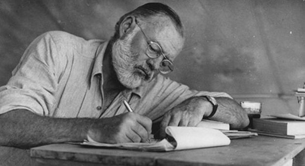 Intervista impossibile a Ernest Hemingway: «Il denaro non è tutto ma se manca te ne accorgi»