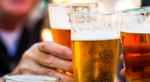 Birra, «bere fino a sei pinte può ridurre malattie cardiovascolari»: lo studio dell'University College di Londra