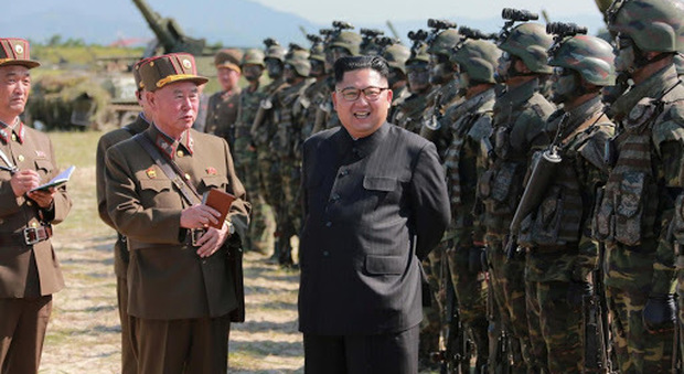 Corea del Nord spara a soldati Corea del Sud, i dubbi sulla riapparizioni di Kim Jong-un e i timori per l'arsenale nucleare Corea del Nord spara a soldati Corea del Sud, i dubbi sulla riapparizioni di Kim Jong-un e i timori per l'arsenale nucleare