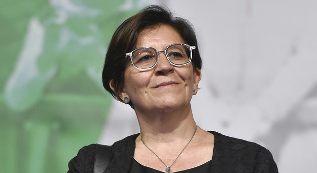 Trenta, primo giorno alla Difesa: il neo ministro dispone il trasferimento del marito Trenta, primo giorno alla Difesa: il neo ministro dispone il trasferimento del marito