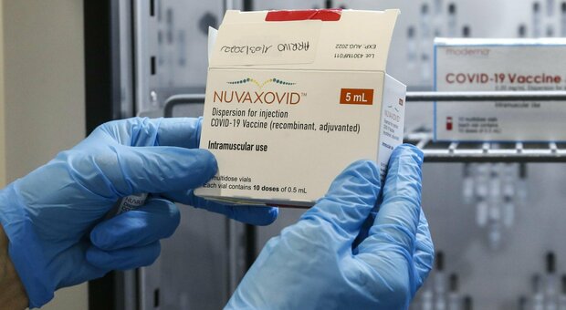 Novavax, efficacia all'82,5% «Previene i sintomi gravi e può interrompere la trasmissione del virus»