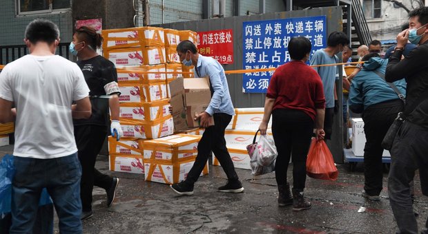 Pechino, sale l'allarme: 46 contagiati nel più grande mercato della città: zone vicine isolate