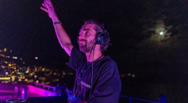Jamie Roy, morto a 33 anni il DJ e produttore amatissimo a Ibiza: «Abbiamo il cuore spezzato»