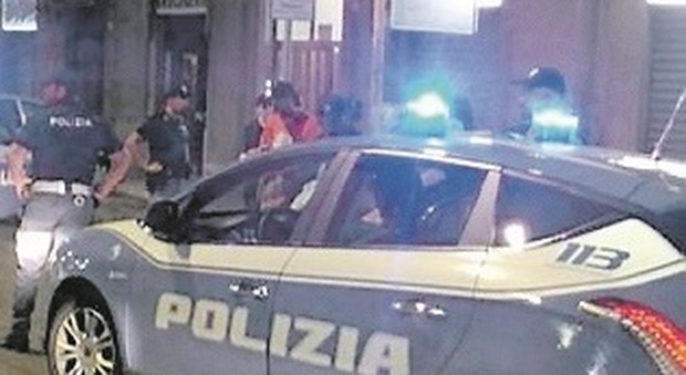 Ancona, il ladro si arrampica sui tubi del gas: scoperto, scappa per i campi Ancona, il ladro si arrampica sui tubi del gas: scoperto, scappa per i campi