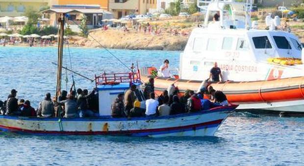 Oltre venti migranti fuggiti dall'hotspot di Taranto: erano sbarcati a Lampedusa