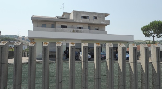 Coronavirus, positivi sette migranti nel centro di accoglienza Coronavirus, positivi sette migranti nel centro di accoglienza