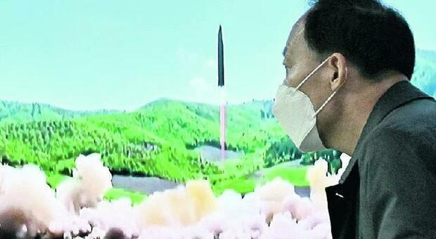 Corea del nord lancia il super missile, «Vola a 6 mila chilometri, può arrivare negli Usa»