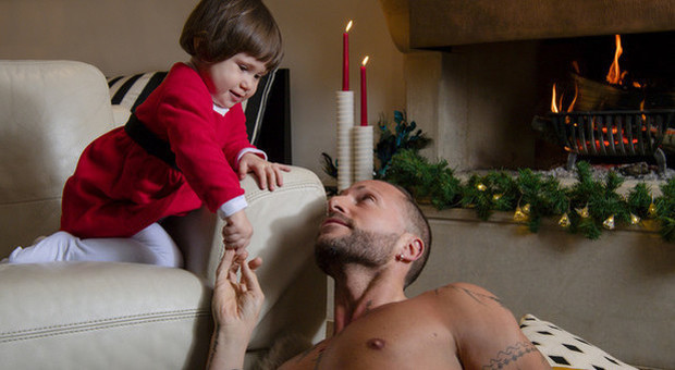 Ivan Cottini, papà ballerino malato di sclerosi multipla: «Un calendario con mia figlia Viola»